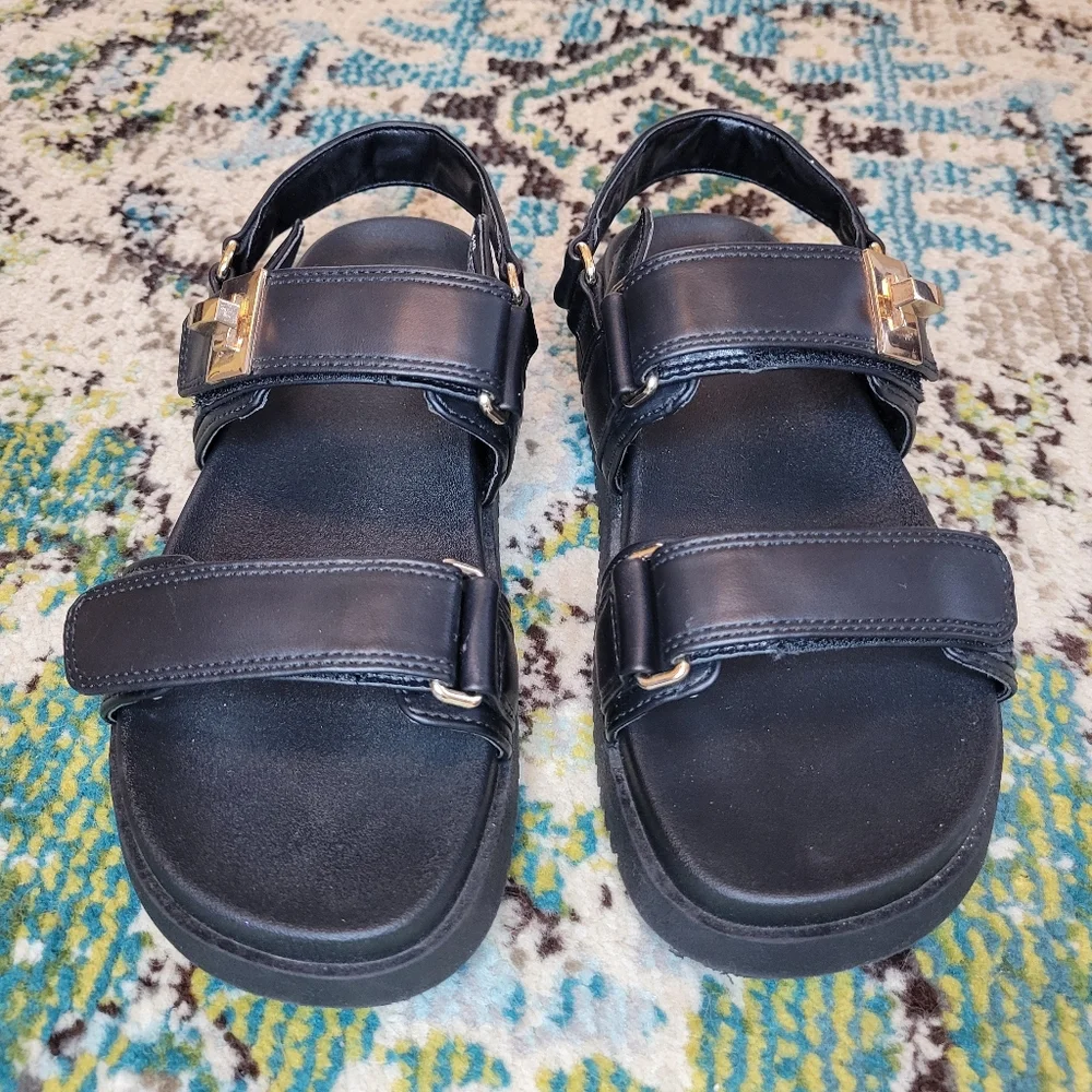 A New Day Jonie Gold Buckle Ankle Strap Mona Sandals, Size US 6.5 Womens‎